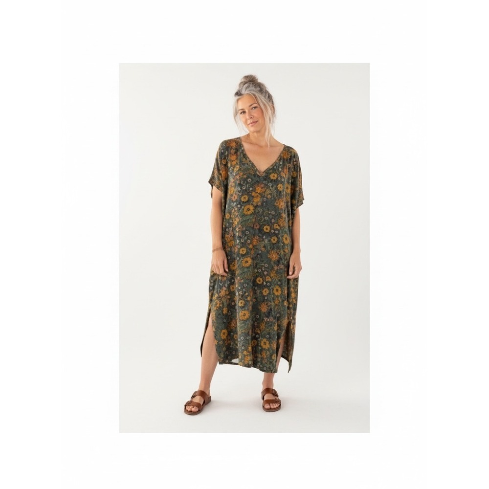 Natural Life | Midi Dress S Green Floral V-Neck Short Sleeve Rayon Side Slit